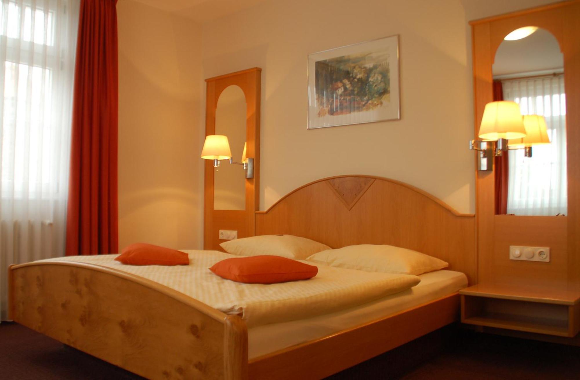 Landhotel Altes Wasserwerk Gbr Freinsheim Room photo